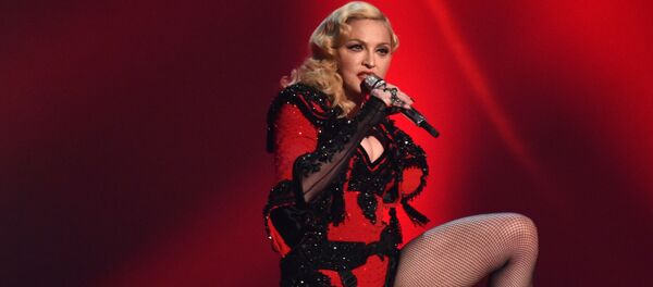 Певица Мадонна во время выступления в Лос-Анджелесе, 2015 Певица Мадонна во время выступления в Лос-Анджелесе, 2015 - Sputnik Молдова
