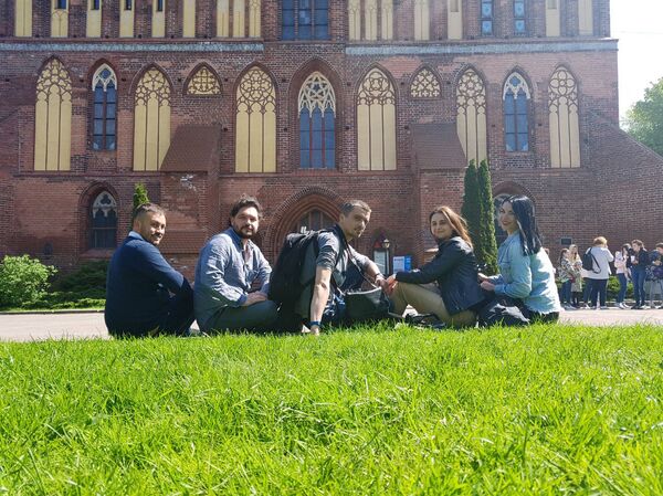 Команда наивных путешественников в Калининграде Команда наивных путешественников в Калининграде - Sputnik Молдова