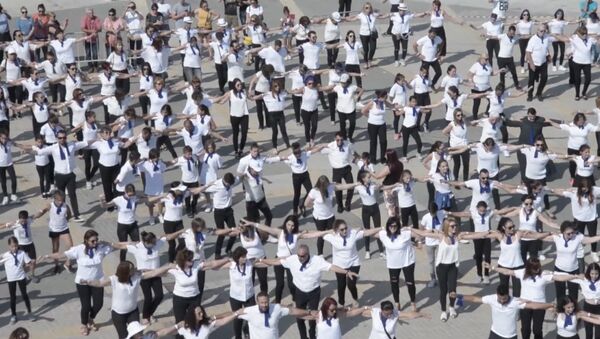1200 киприотов устроили танцевальный флешмоб в гавани Пафоса - Sputnik Молдова