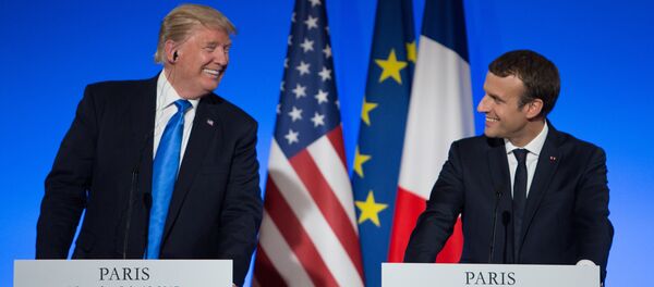 Президент США Дональд Трамп (слева) и президент Франции Эммануэль Макрон - Sputnik Молдова