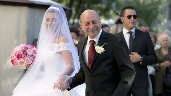 Elena Băsescu și Traian Băsescu - Sputnik Moldova