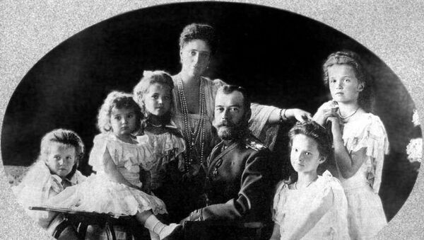 Император Николай II с семьей. Архивное фото - Sputnik Молдова