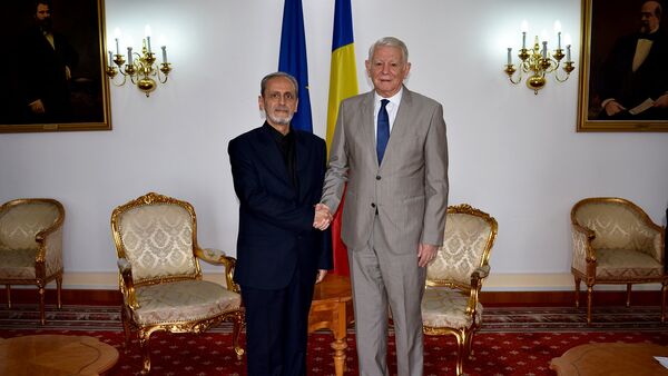 Ambasadorul Iranului, Hamid Moayyer, și ministrul afacerilor Externe, Teodor Meleșcanu - Sputnik Moldova-România