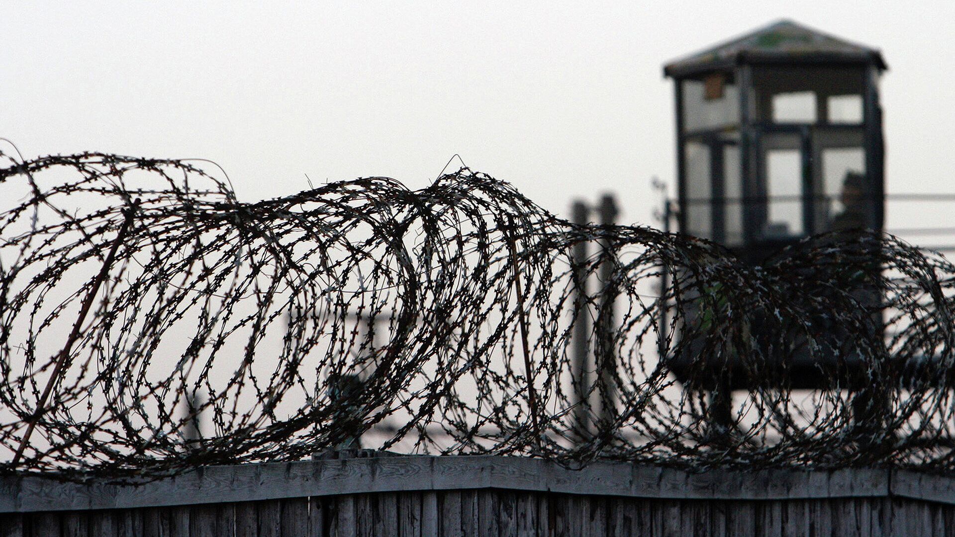 Охранный периметр исправительной колонии Охранный периметр исправительной колонии - Sputnik Молдова, 1920, 06.04.2025