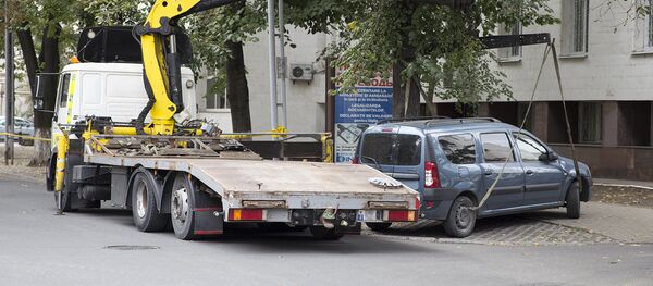 Эвакуированный автомобиль - Sputnik Moldova