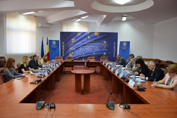 Întrevederea ministrului justiției, prof.univ.dr. Tudorel TOADER, cu membrii delegației Comisiei de la Veneţia, 11 iunie 2018 Întrevederea ministrului justiției, prof.univ.dr. Tudorel TOADER, cu membrii delegației Comisiei de la Veneţia, 11 iunie 2018 - Sputnik Moldova-România