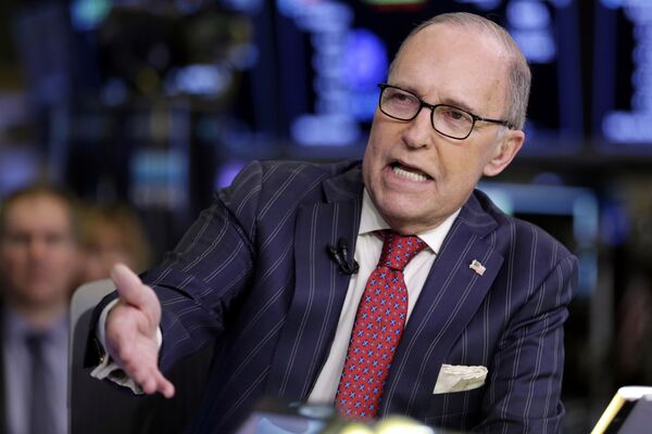 Larry Kudlow, a longtime fixture on the CNBC business news network who previously served in the Reagan administration, is interviewed on the floor of the New York Stock Exchange, Wednesday, March 14, 2018. Larry Kudlow, a longtime fixture on the CNBC business news network who previously served in the Reagan administration, is interviewed on the floor of the New York Stock Exchange, Wednesday, March 14, 2018. - Sputnik Moldova-România