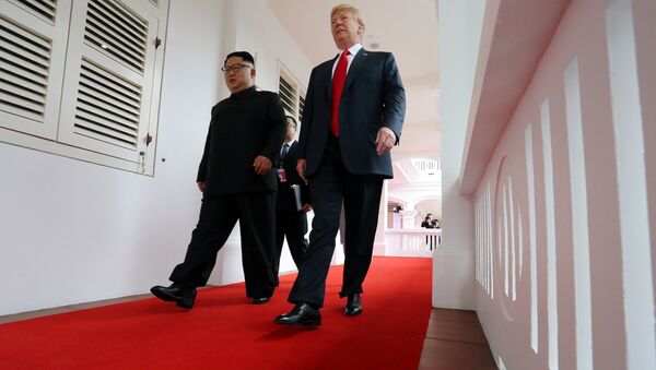 El líder norcoreano Kim Jong-un y el presidente de EEUU, Donald Trump - Sputnik Moldova