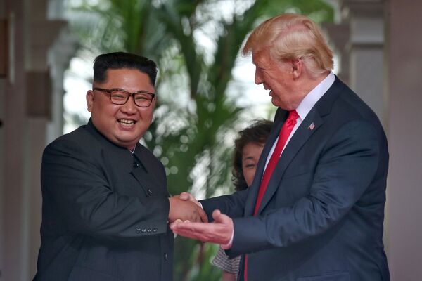 U.S. President Donald Trump meets North Korean leader Kim Jong Un at the Capella Hotel on Sentosa island in Singapore June 12, 2018. U.S. President Donald Trump meets North Korean leader Kim Jong Un at the Capella Hotel on Sentosa island in Singapore June 12, 2018. - Sputnik Moldova-România