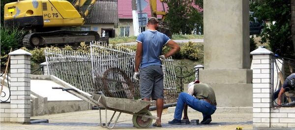В городе Яргара Леовского района завершаются работы по капитальной реконструкции и благоустройству воинского памятника-захоронения, где погребены герои Ясско-Кишиневской операции - Sputnik Молдова