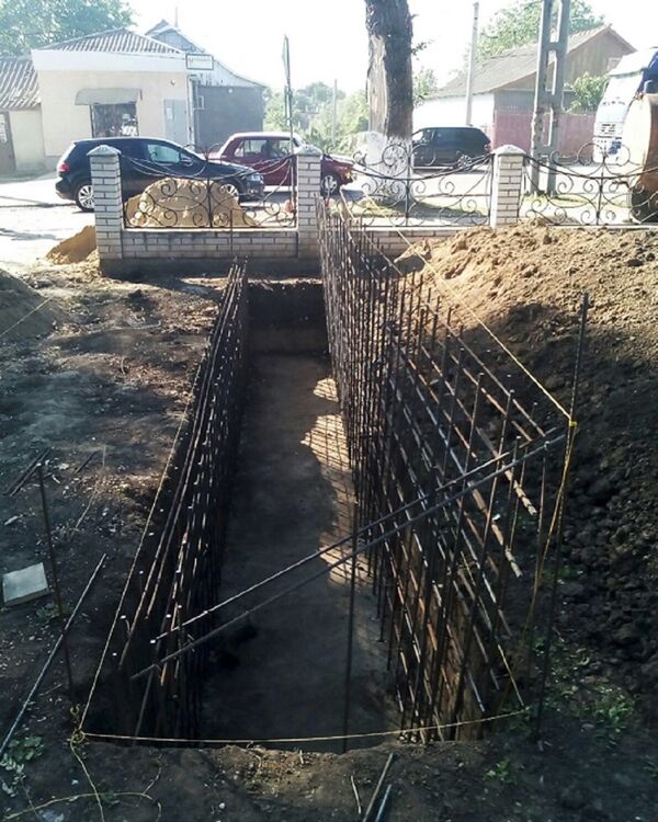 В городе Яргара Леовского района завершаются работы по капитальной реконструкции и благоустройству воинского памятника-захоронения, где погребены герои Ясско-Кишиневской операции - Sputnik Молдова