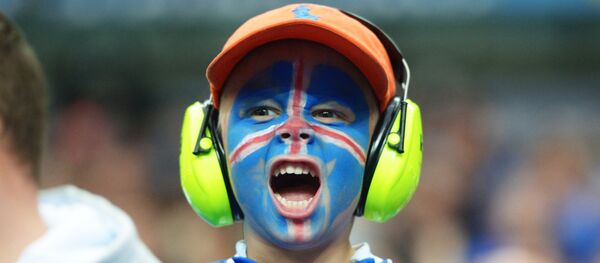 Исландский болельщик перед началом матча 1/4 финала чемпионата Европы по футболу - 2016 между сборными командами Франции и Исландии. Исландский болельщик перед началом матча 1/4 финала чемпионата Европы по футболу - 2016 между сборными командами Франции и Исландии. - Sputnik Молдова