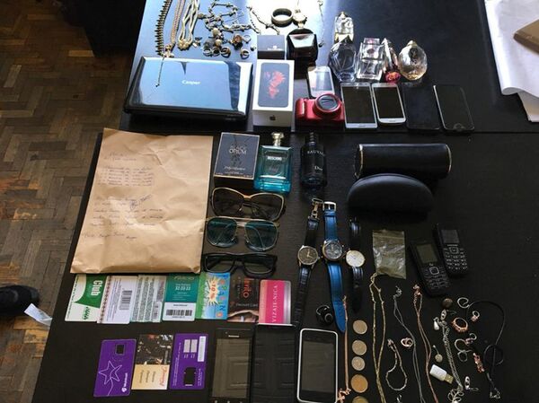 После обысков в домах подозреваемых сотрудники полиции проследили часть похищенного имущества - Sputnik Молдова