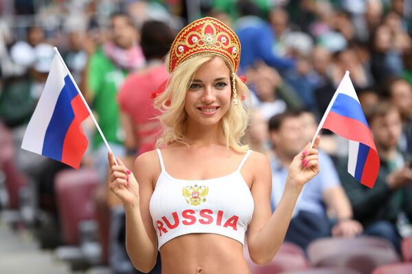 Болельщица сборной России перед матчем группового этапа чемпионата мира по футболу между сборными России и Саудовской Аравии - Sputnik Молдова
