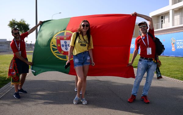 Болельщики сборной Португалии перед матчем группового этапа чемпионата мира по футболу между сборными Португалии и Испании - Sputnik Молдова