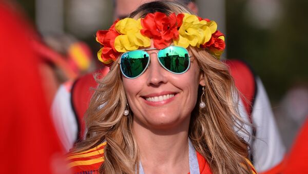 Болельщица сборной Испании перед матчем группового этапа чемпионата мира по футболу между сборными Португалии и Испании - Sputnik Молдова