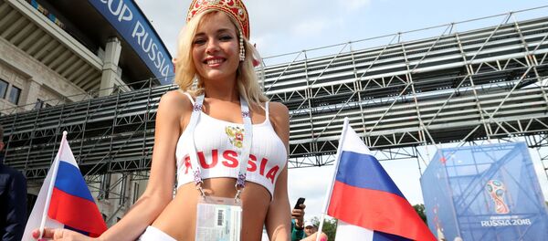 Болельщица сборной России перед матчем группового этапа чемпионата мира по футболу между сборными России и Саудовской Аравии - Sputnik Молдова