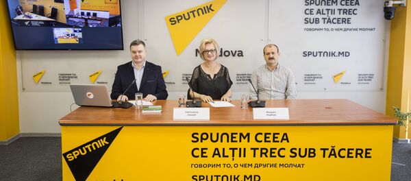 Евгений Пасарь, Светлана Лазар и Виорел Мирон Евгений Пасарь, Светлана Лазар и Виорел Мирон - Sputnik Молдова