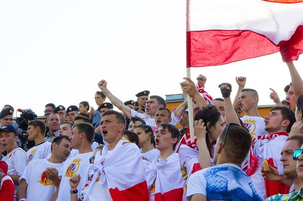 Suporterii Milsami susțin echipa în partida cu Dacia - Sputnik Moldova