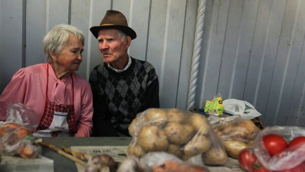 Уличная торговля: продажа овощей пенсионерами - Sputnik Молдова