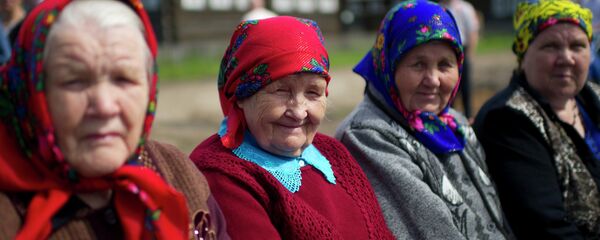 пожилые люди - Sputnik Moldova