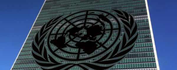 The United Nations logo is pictured in front of the United Nations Headquarters building during the 71st United Nations General Assembly in the Manhattan borough of New York, U.S., September 22, 2016. - Sputnik Moldova