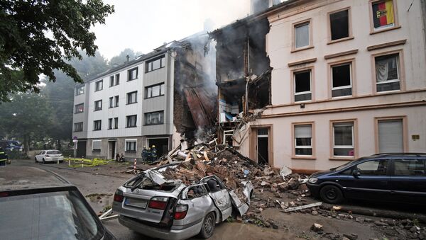 A car is covered by debris of a house that has exploded in the night in Wuppertal, western Germany, on June 24, 2018 - Sputnik Moldova-România