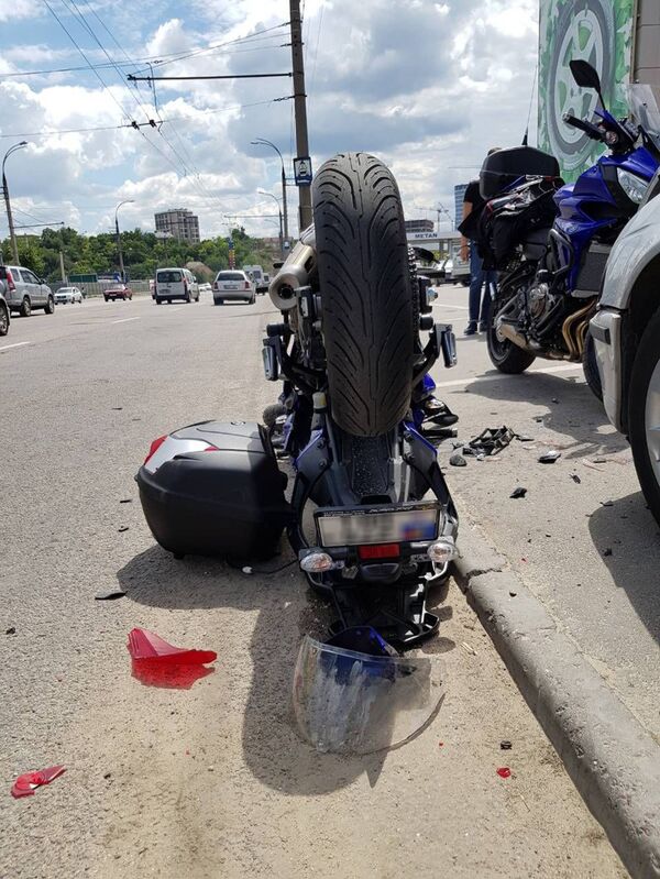Accident de circulație cu implicarea unui motociclist pe str. Petricani din Chișinău Accident de circulație cu implicarea unui motociclist pe str. Petricani din Chișinău - Sputnik Moldova