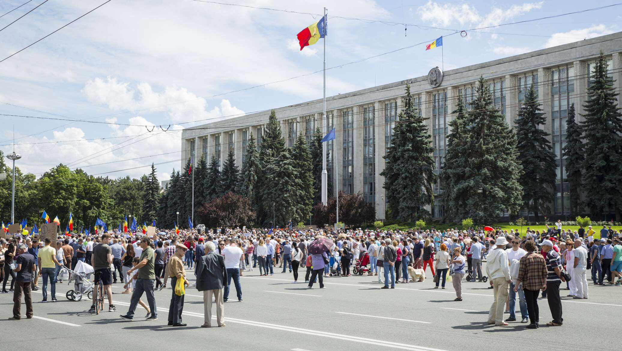 Регистрация кишиневе. Центральная площадь Кишинева. Мэрия Кишинева. Здание мэрии Кишинева. Здание парламента Кишинев.