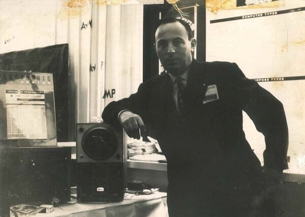 Леон Халфин/ Leon Halfin, основатель компании Halfin, отец Дианы фон Фюрстенберг - Sputnik Молдова