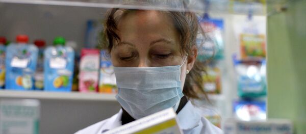 Сотрудница одной из аптек, архивное фото.  - Sputnik Молдова