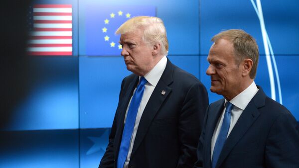Президент США Дональд Трамп и председатель Европейского совета Дональд Туск - Sputnik Молдова