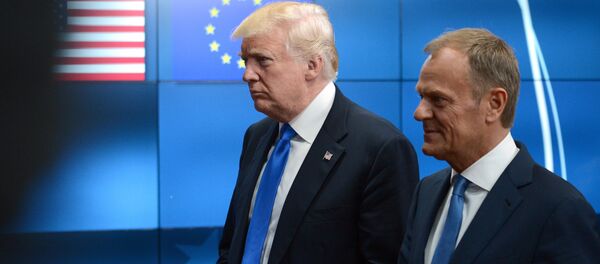 Президент США Дональд Трамп и председатель Европейского совета Дональд Туск - Sputnik Молдова