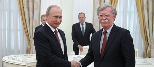 Президент РФ В. Путин встретился с советником президента США по вопросам нацбезопасности Д. Болтоном - Sputnik Moldova-România