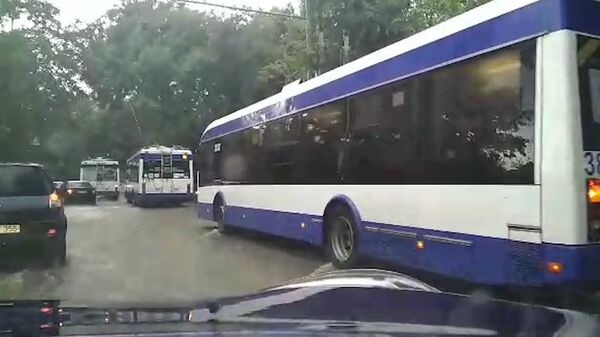 Из за ливня в Кишиневе встал общественный транспорт - Sputnik Молдова