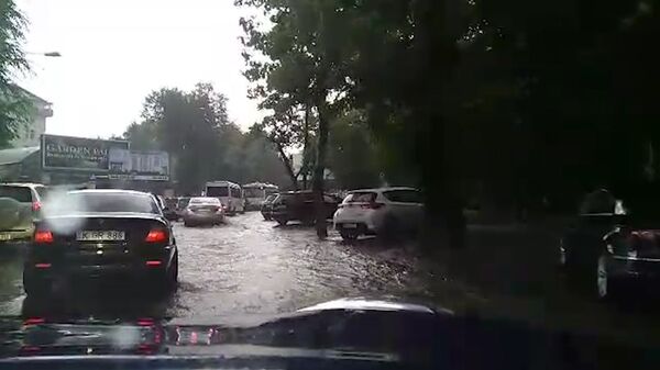 Последствия ливня, который обрушился на Кишинев в четверг - Sputnik Молдова