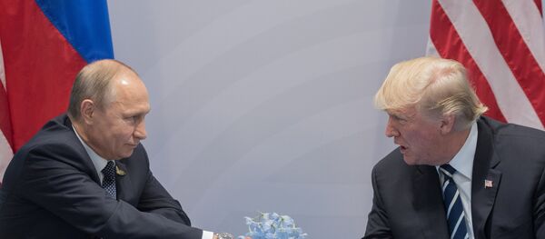 Президент РФ В. Путин и президент США Дональд Трамп, архивное фото - Sputnik Moldova-România