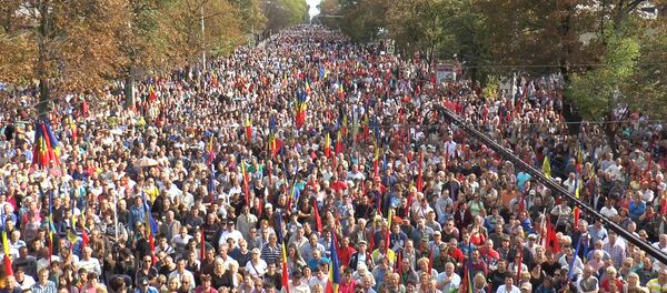 Многотысячные протесты проходят в Кишиневе - Sputnik Молдова