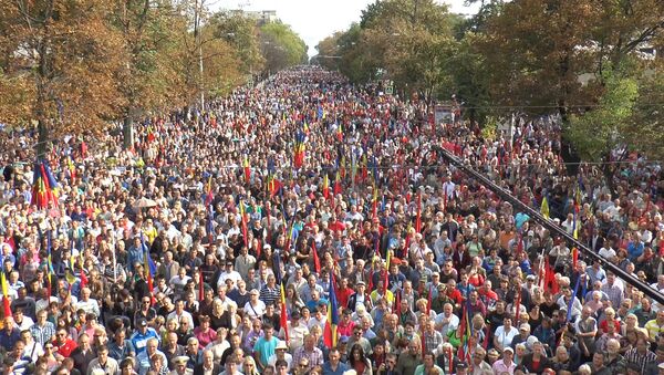 Многотысячные протесты проходят в Кишиневе - Sputnik Молдова