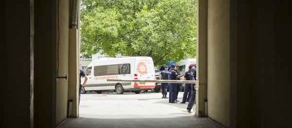Polițiști în curtea Primăriei Chișinău - Sputnik Moldova