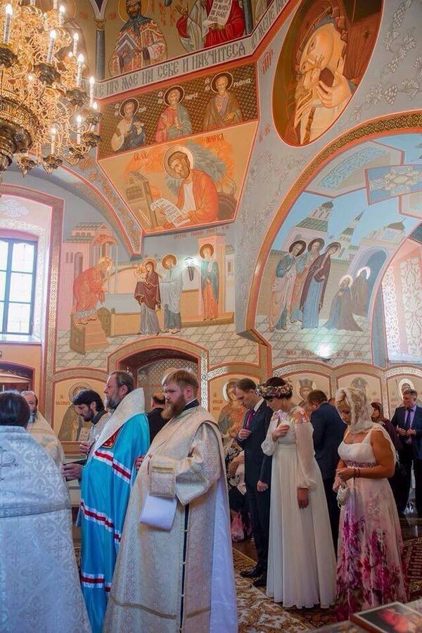 Церемония венчания лидера Приднестровья Евгения Шевчука и первого вице-премьера региона Нины Штански. Церемония венчания лидера Приднестровья Евгения Шевчука и первого вице-премьера региона Нины Штански. - Sputnik Moldova