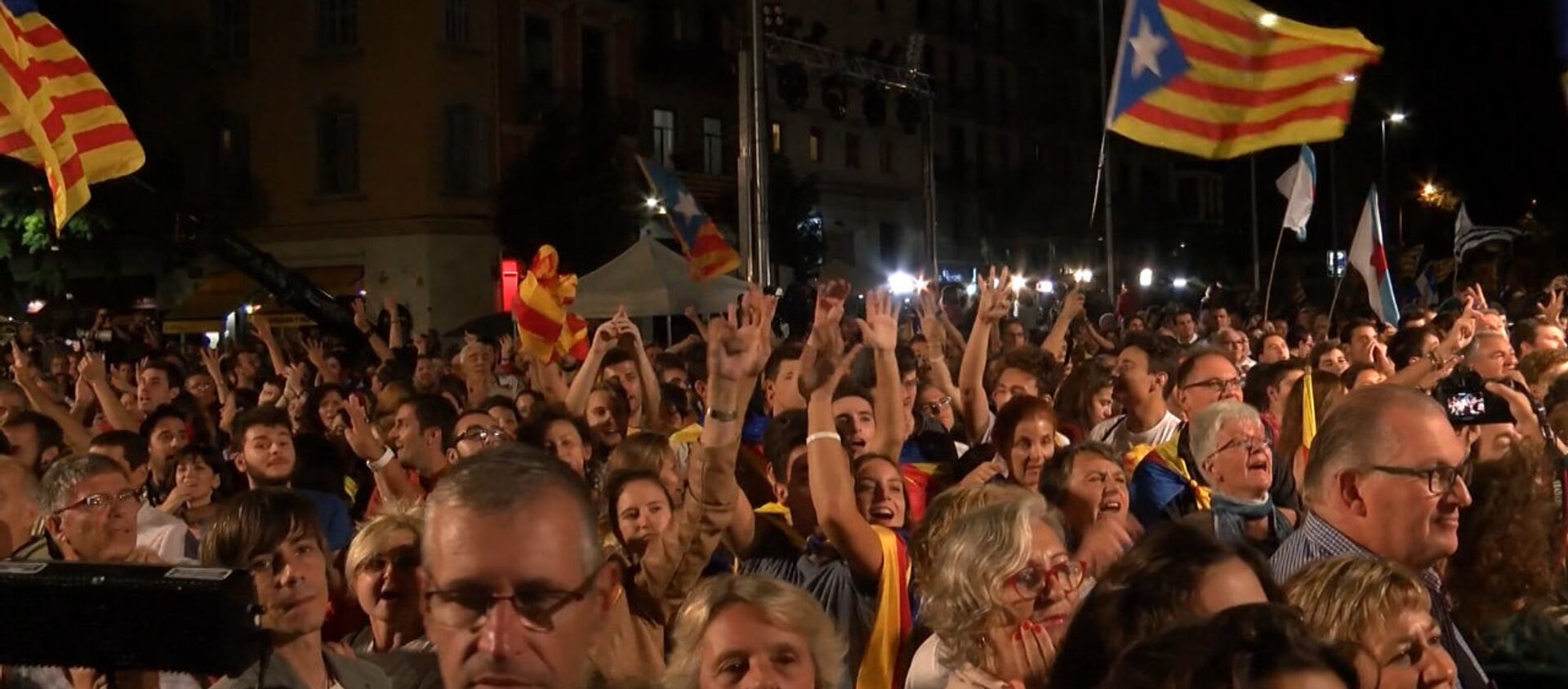 Выборы в Каталонии: ликование в Барселоне и акция протеста в Мадриде - Sputnik Молдова, 1920, 28.09.2015