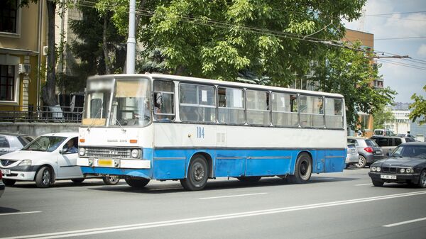 Автобус общественный транспорт - Sputnik Молдова