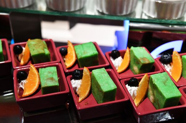 Десерты в ресторане отеля на одном из Мальдивских островов - Sputnik Молдова