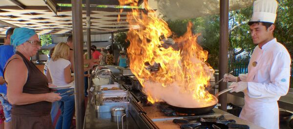 Туристы в одном из отелей Антальи, Турция  - Sputnik Молдова