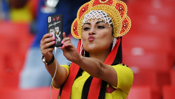 Болельщица сборной Колумбии перед матчем 1/8 финала чемпионата мира по футболу между сборными Колумбии и Англии - Sputnik Молдова