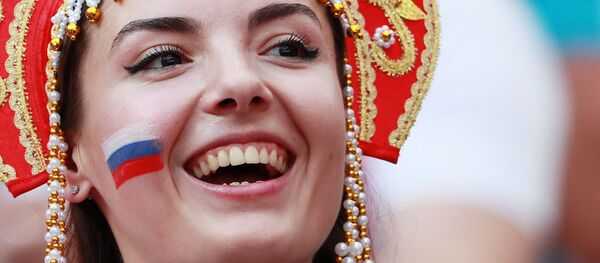 Болельщица сборной России перед матчем 1/8 финала чемпионата мира по футболу между сборными Испании и России - Sputnik Moldova-România