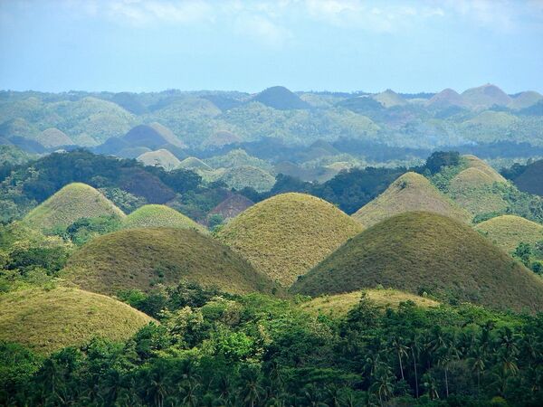 Шоколадные холмы на острове Бохоль, Филиппины - Sputnik Молдова