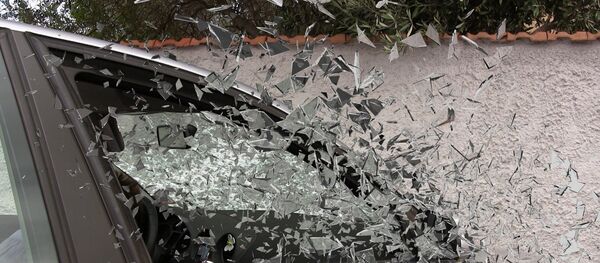 Разбитое стекло автомобиля - Sputnik Moldova