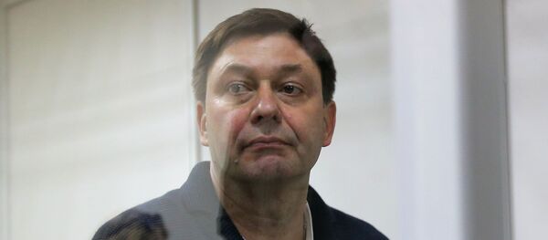 Руководитель портала РИА Новости Украина Кирилл Вышинский во время рассмотрения апелляции на арест в Херсонском зале суда - Sputnik Молдова
